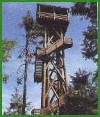 Der alte Oberpfalzturm aus Baumstmmen. Zur Vergrerung anklicken
